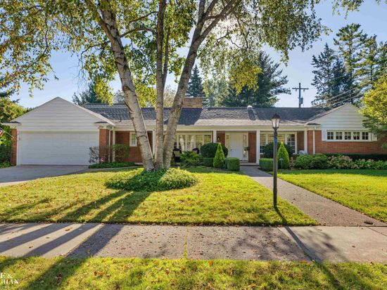 216 Ridge Rd, Grosse Pointe Farms, MI 48236