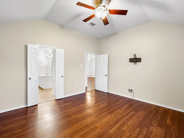 614 Douglas Dr — Photo 15