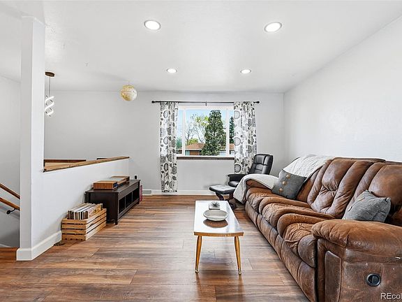 4th image of 971 S Yarrow Street