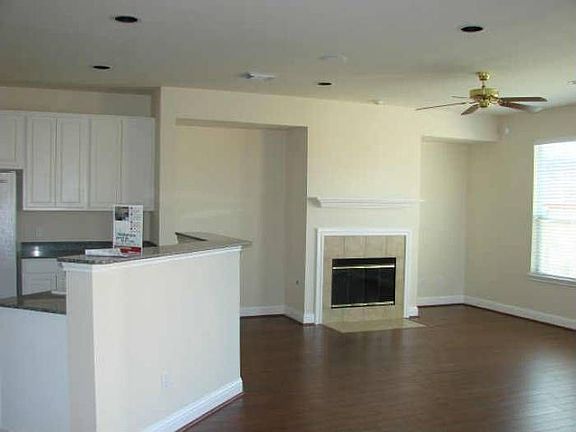 2nd image of 2038 Waverly Glend Dr