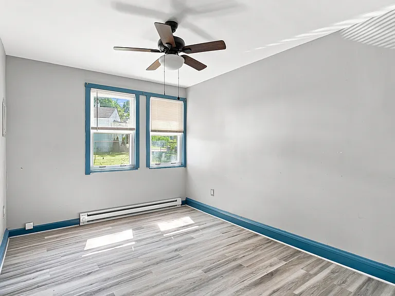 73 Roosevelt Ave — Photo 12
