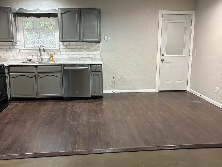 1105 Oakland Dr — Photo 5