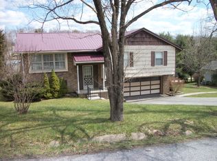 190 Cardinal Ave, Princeton, WV 24740