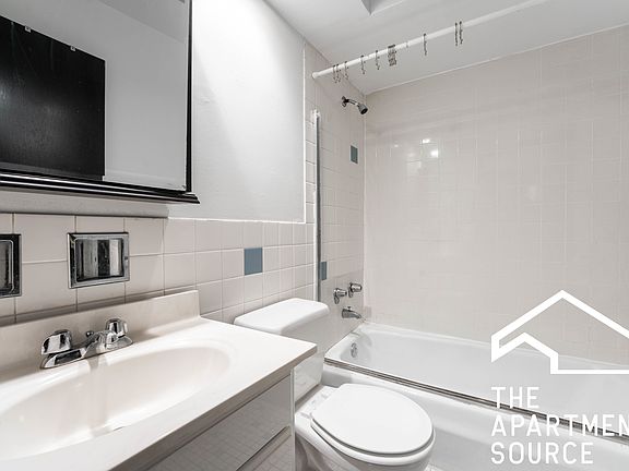 5th image of 521 W Briar Pl APT 301