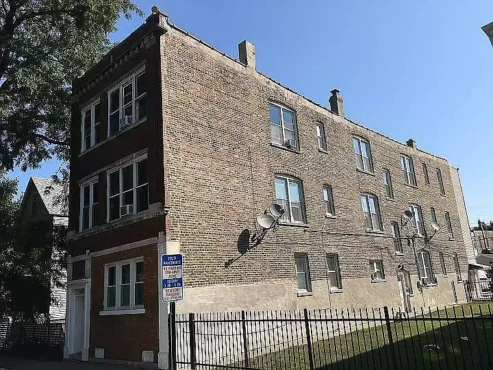 1237 S 51st Ave #2F — Photo 4
