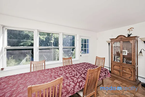 Sold by Moda Realty | media 6