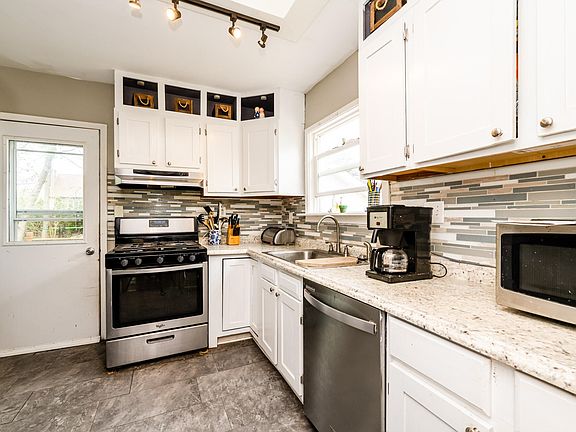 2nd image of 1323 Wolcott Ave