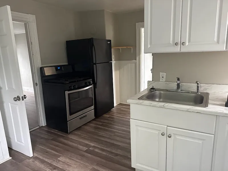 3 bed, $2,500 — Photo 2