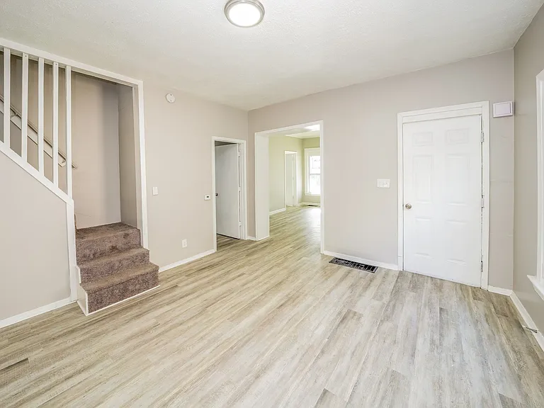 1473719_019_living_room_13600688.jpg