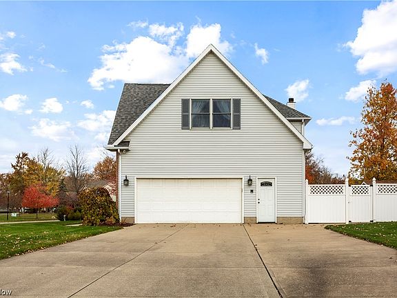 3rd image of 131 Brandemere Ct