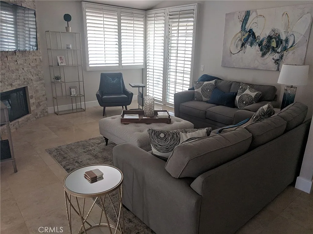 2 bed, 2.5 bath, 1650 sqft, $4,500 — Photo 4