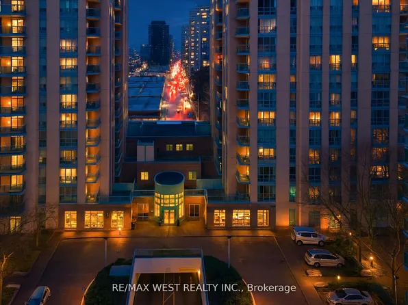 22 Olive Ave #216, Toronto, ON M2N 7G6