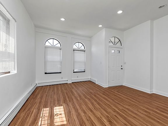 3rd image of 7719 Parsons Blvd