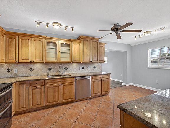 5th image of 9342 Bloomfield Drive