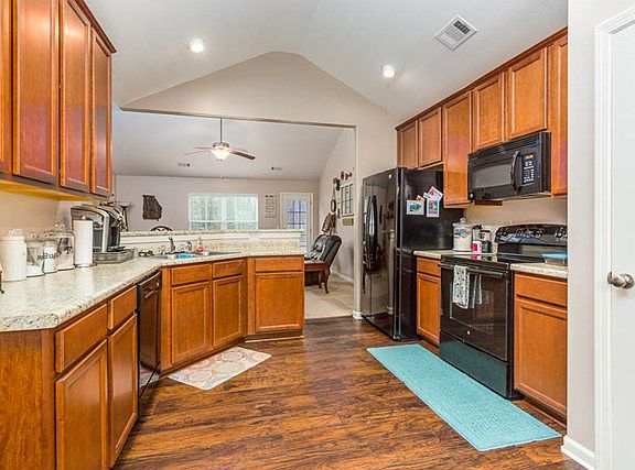 4th image of 128 Savina Dr