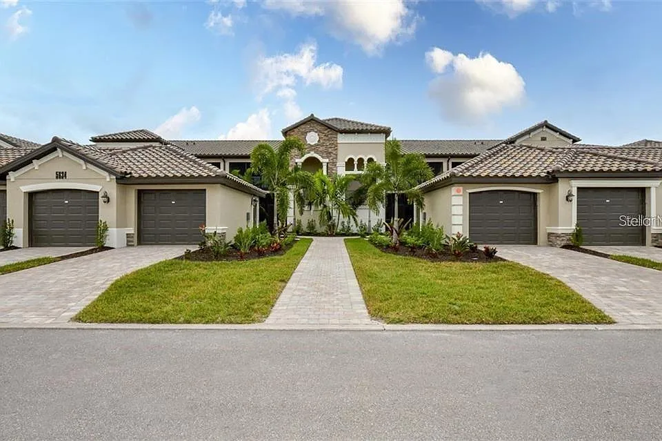 5674 Palmer Cir #206