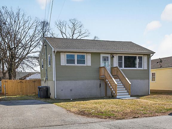 3rd image of 553 Lloyd Road