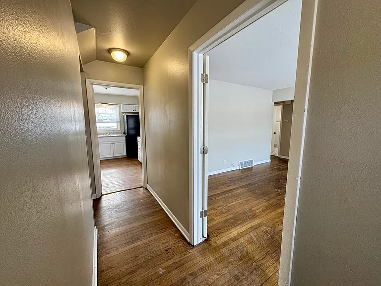 8129 W Villard Ave — Photo 2
