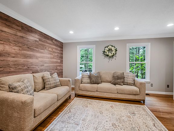 2nd image of 924 Carnoustie Cir