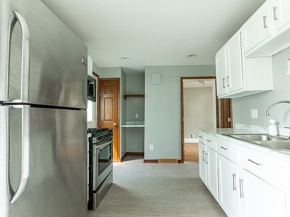 3rd image of 1043 Seminary Ave Floor 1