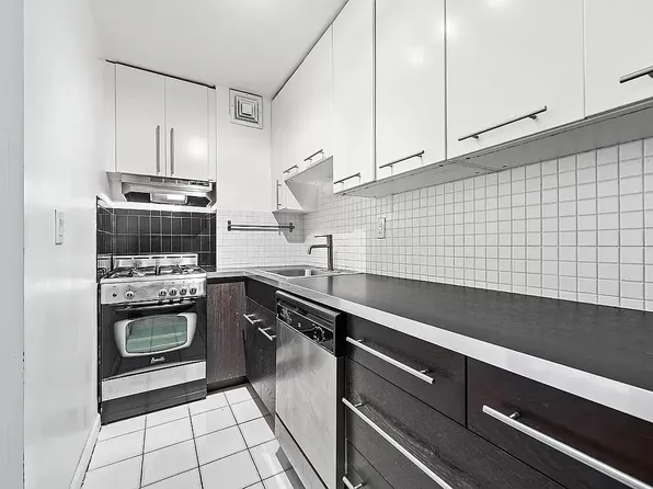 417 East 90th Street 7G image 3 of 5