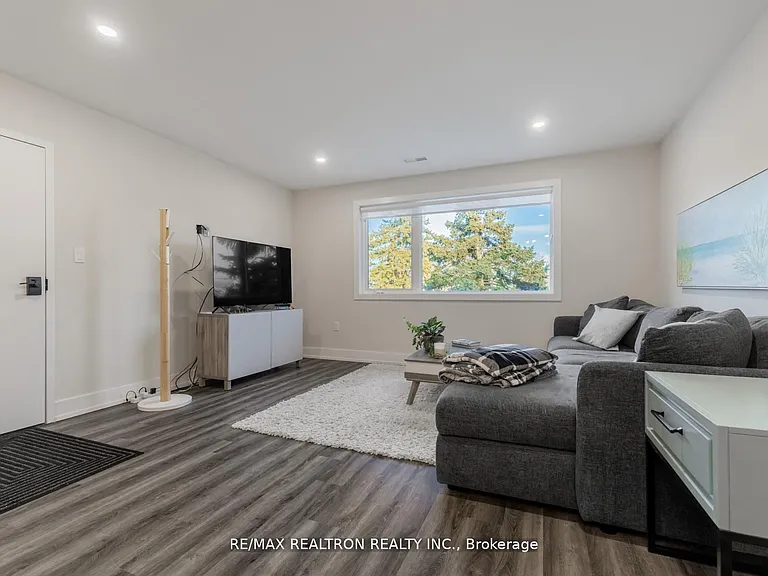 560 Finch Ave W #BASEMENT — Photo 4