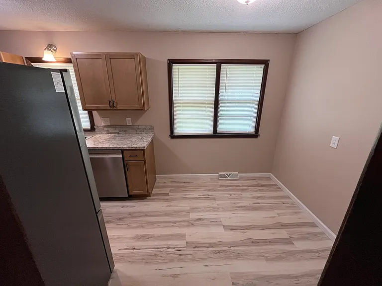 3301 S Ida Ave — Photo 4