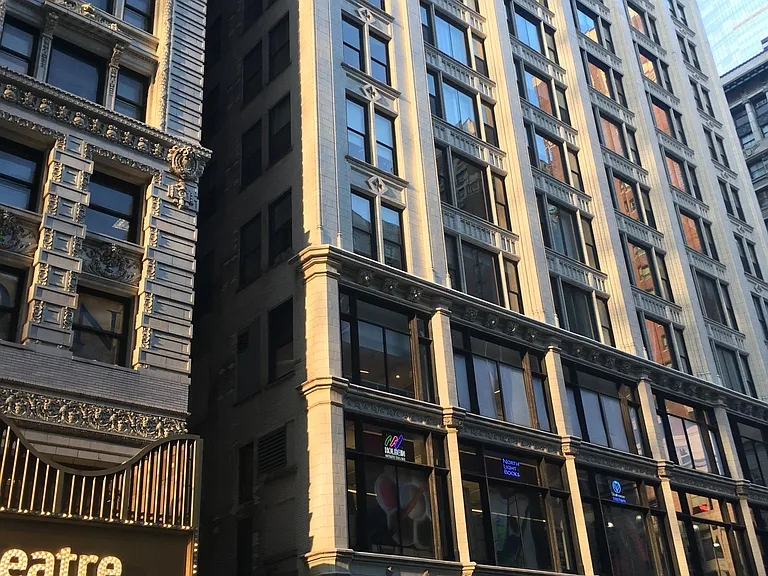 8 W Monroe St #1705 — Photo 12