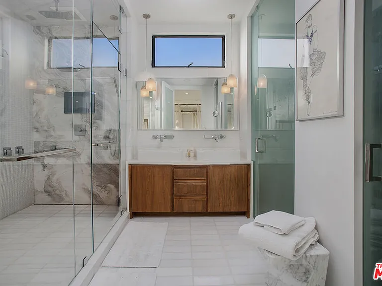 2105 E Balboa Blvd — Photo 32