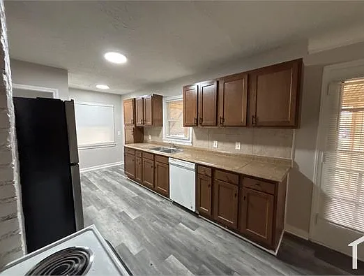 3 bed, $1,950 — Photo 2