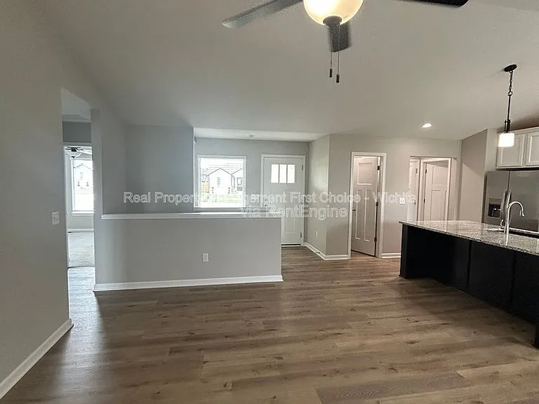 902 E Bellows St — Photo 27