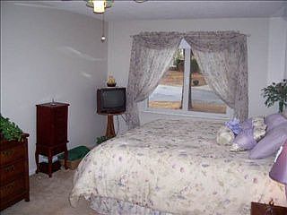 5th image of 102 Brushwood Ln