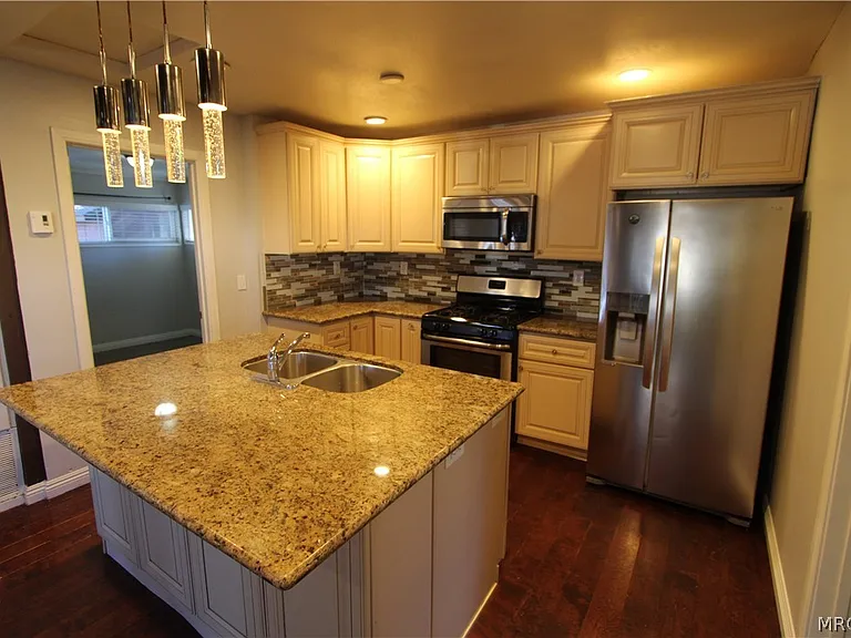 535 Badger Ln — Photo 9