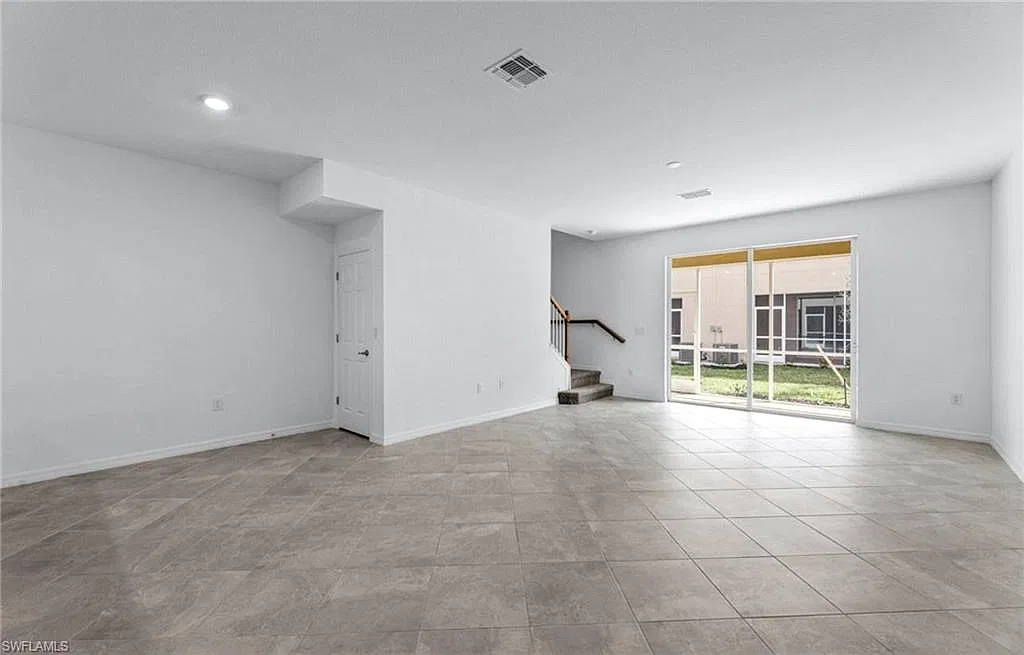 3 bed, 2.5 bath, 1879 sqft, $2,400 — Photo 4