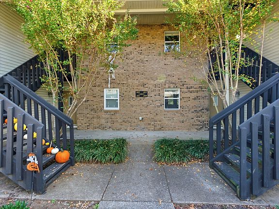 4th image of 2009 Emery Ln