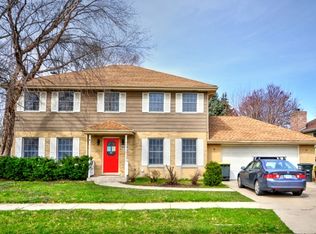 18344 Country Ln, Lansing, IL 60438