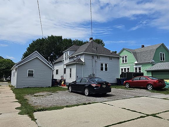 3rd image of 827 S Farragut St