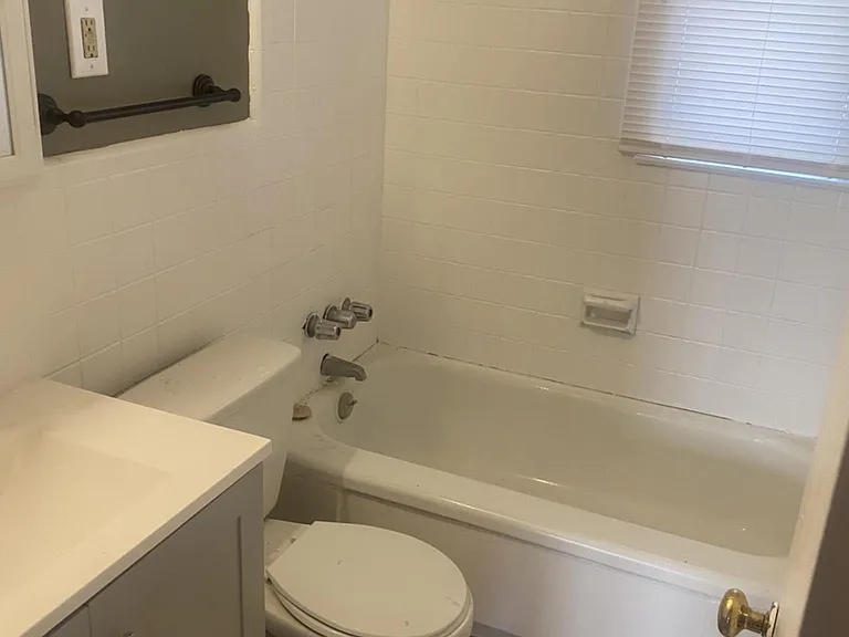 3064 Cromwell Ave — Photo 13