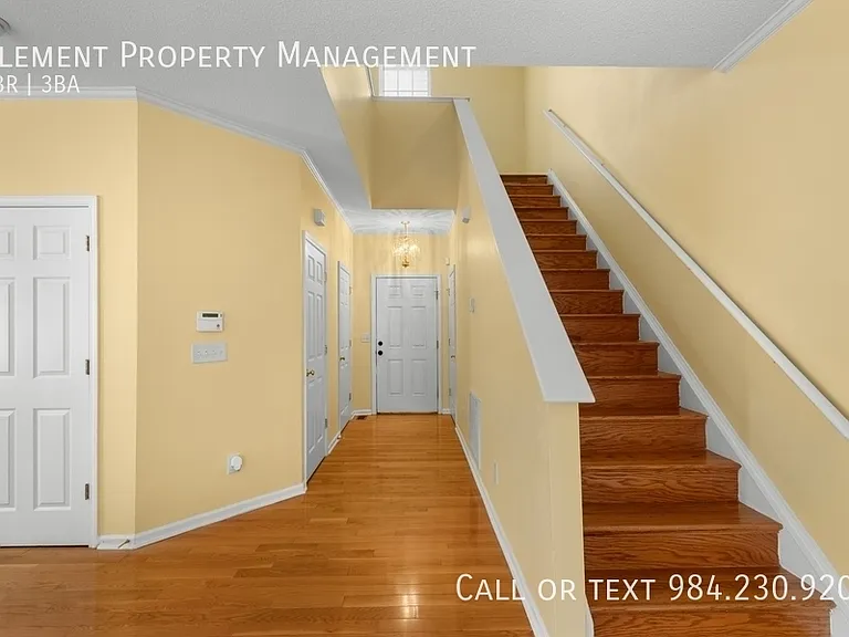 100 Henson Pl — Photo 9