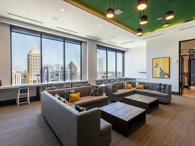 Momentum Midtown — Photo 38