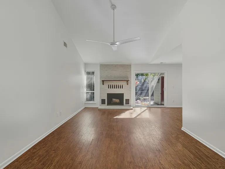 1077 Sardis Cove Dr — Photo 5