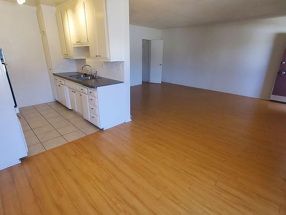 4th image of 5301 Newcastle Ave #39