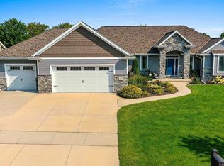 3359 Cottage Hill Dr, Green Bay, WI 54311