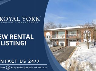 211 Chalfield Ln #1, Mississauga, ON L4Z1K9