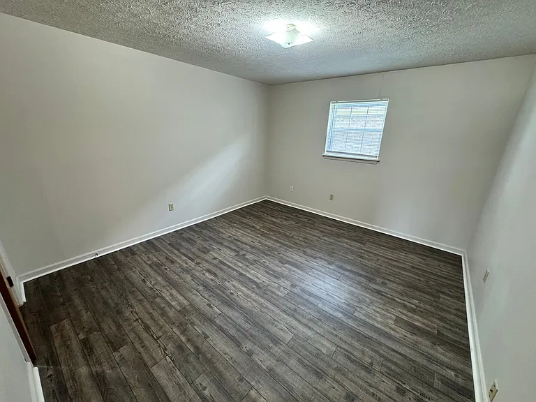 7308 Six Mile Ln — Photo 4