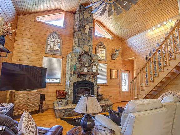 5th image of 665 Laurels Rd