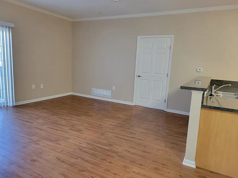 50 Hunt Club Dr #302 — Photo 2
