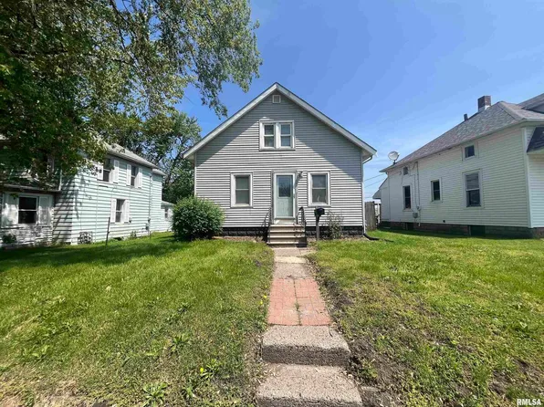 525 1st Ave, Silvis, IL 61282