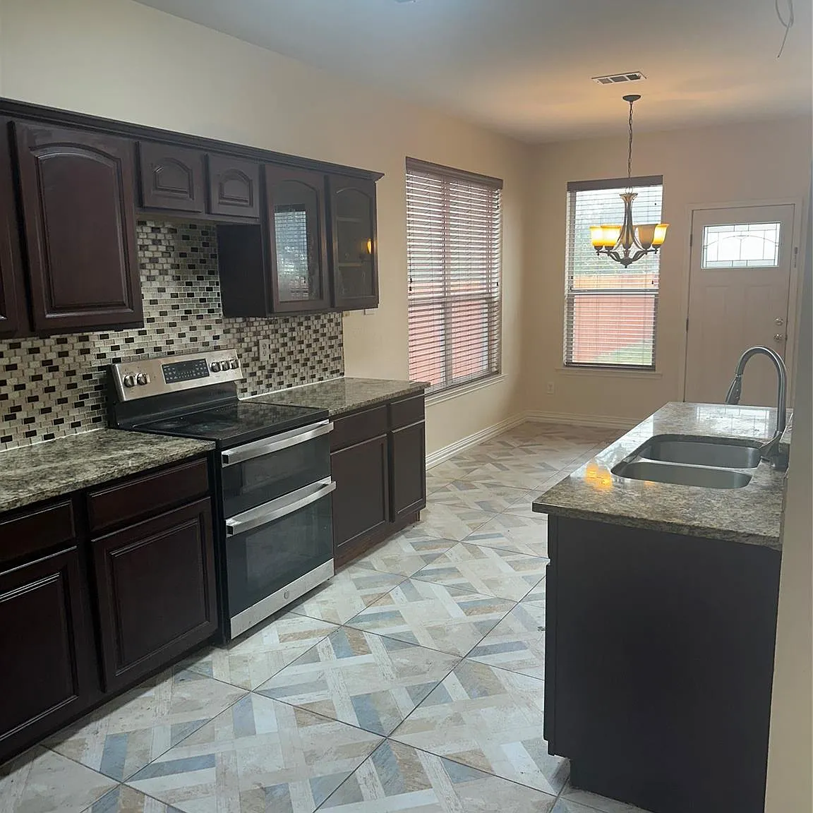 5 bed, 2788 sqft, $3,100 — Photo 4