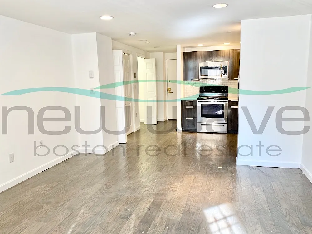 Studio, 400 sqft, $2,550 — Photo 2